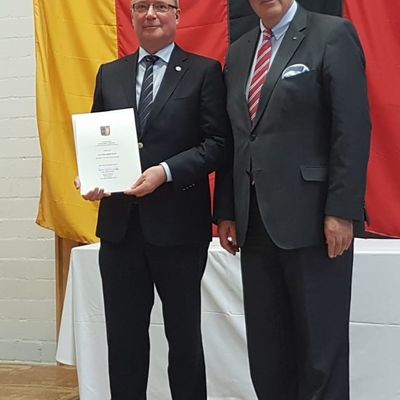 Verleihung der Freiherr-vom-Stein Verdienstnadel an Herrn B�rgermsiter Hans-Joachim Sch�tt